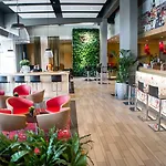 莱顿中心宜必思酒店 酒店