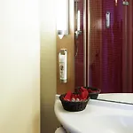 酒店 莱顿中心宜必思酒店 3*