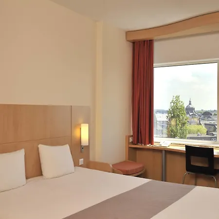 Ibis Centre Hotel 3*