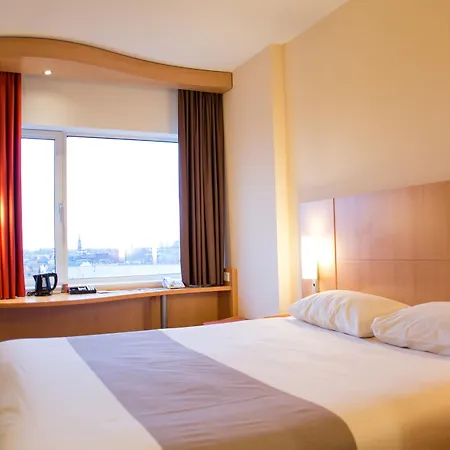 Ibis Centre Hotel 3*