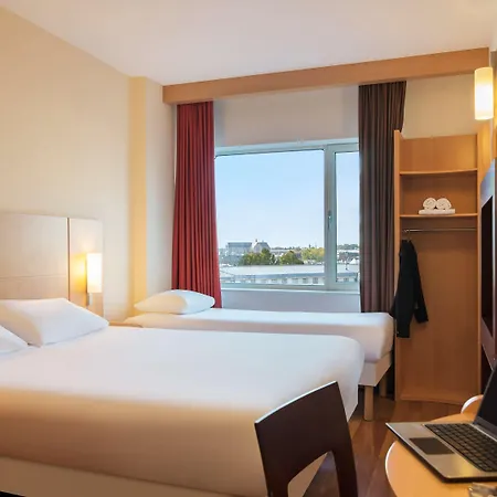 Ibis Centre 3*