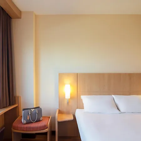 Ibis Centre Отель