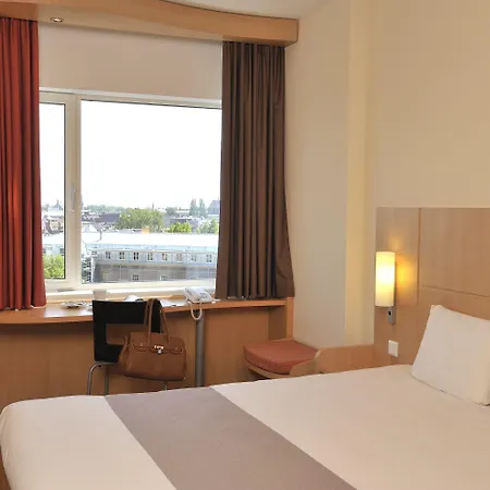 Ibis Centre Hotel 3*