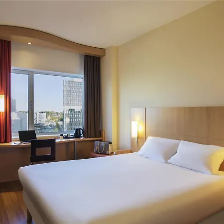 Hotel Ibis Centre 3*