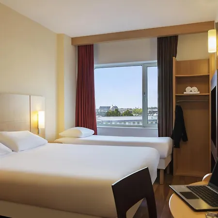Ibis Centre 3*