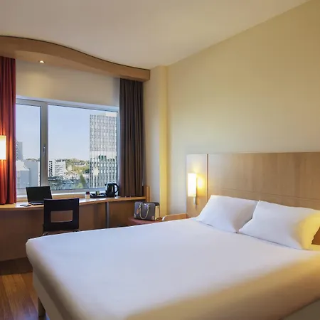 Ibis Centre Hotel 3*