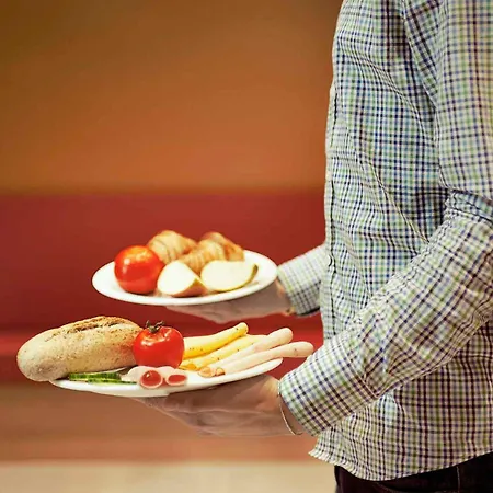 Ibis Centre Hotel 3*
