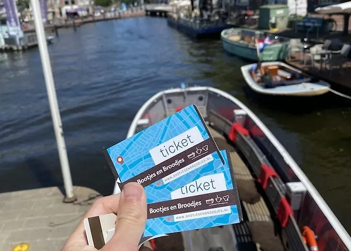 莱顿中心宜必思酒店 3*