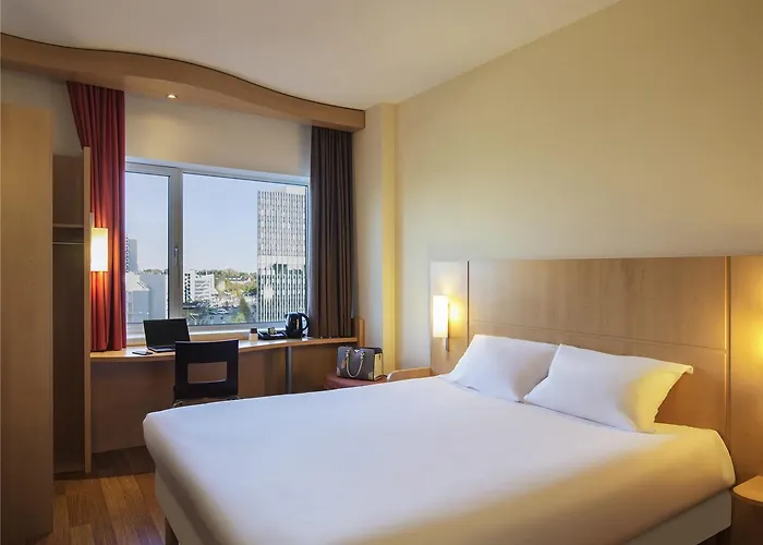 מלון Ibis Centre 3*