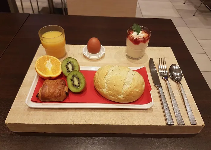 莱顿中心宜必思酒店