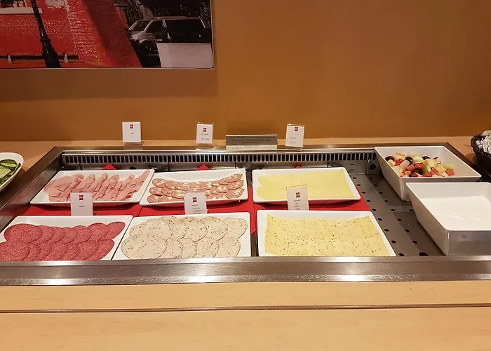 莱顿中心宜必思酒店 酒店 莱顿