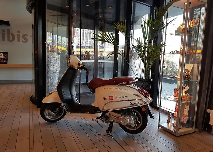 莱顿中心宜必思酒店 酒店