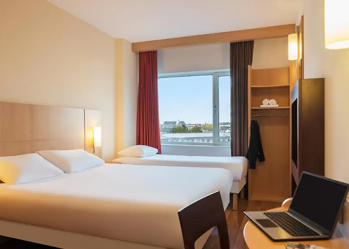 Ibis Centre Hotel 3*